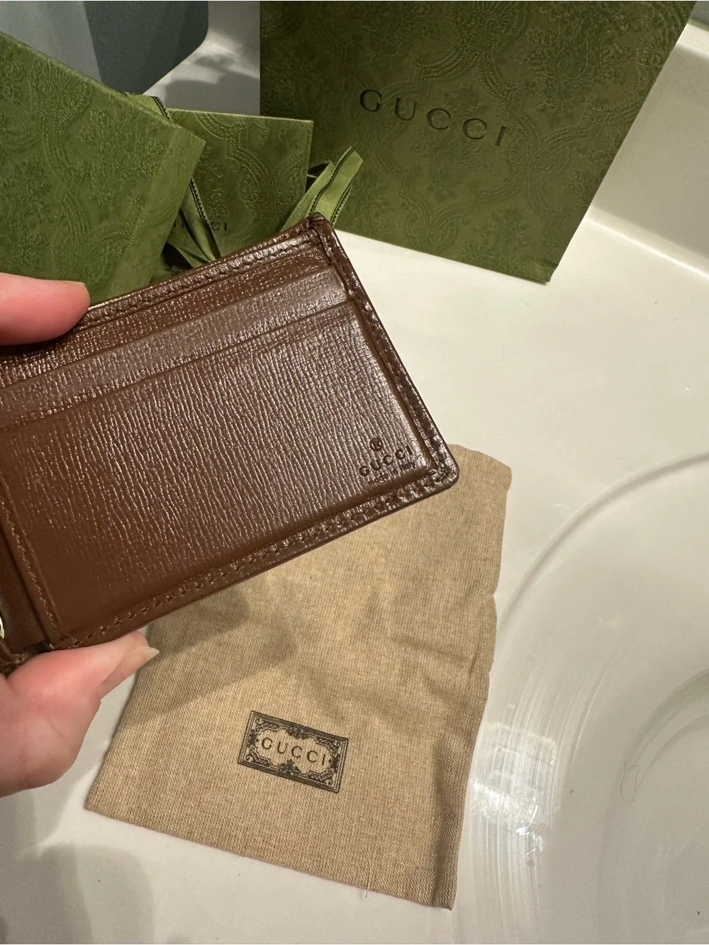 Gucci GG Supreme Bifold Wallet — Men’s — Beige/Brown